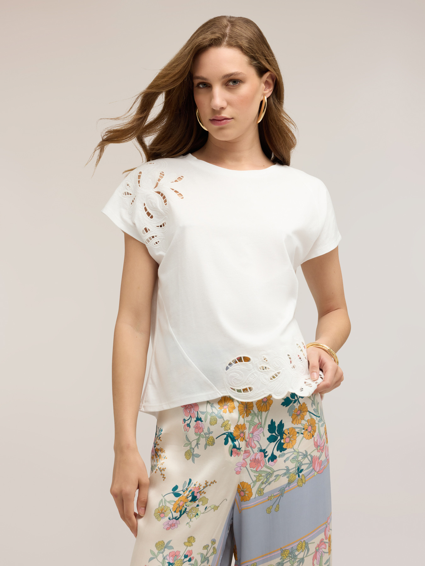 T-shirt in jersey con ricami sangallo image number 0