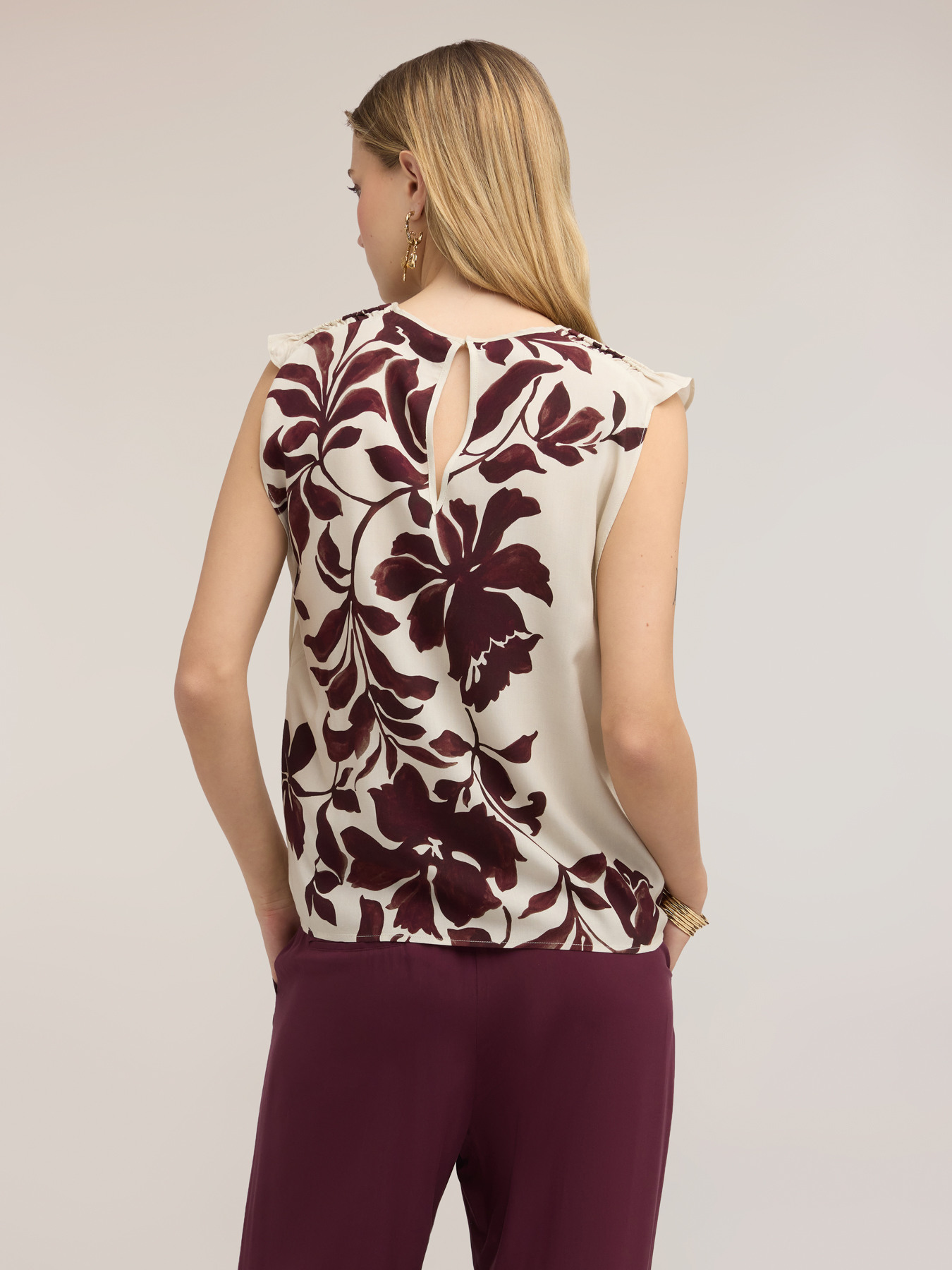 Top in viscosa con stampa floreale image number 1