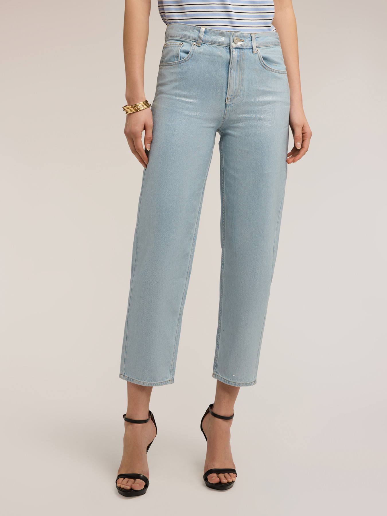 Jeans regular boyfit con laminatura image number 2
