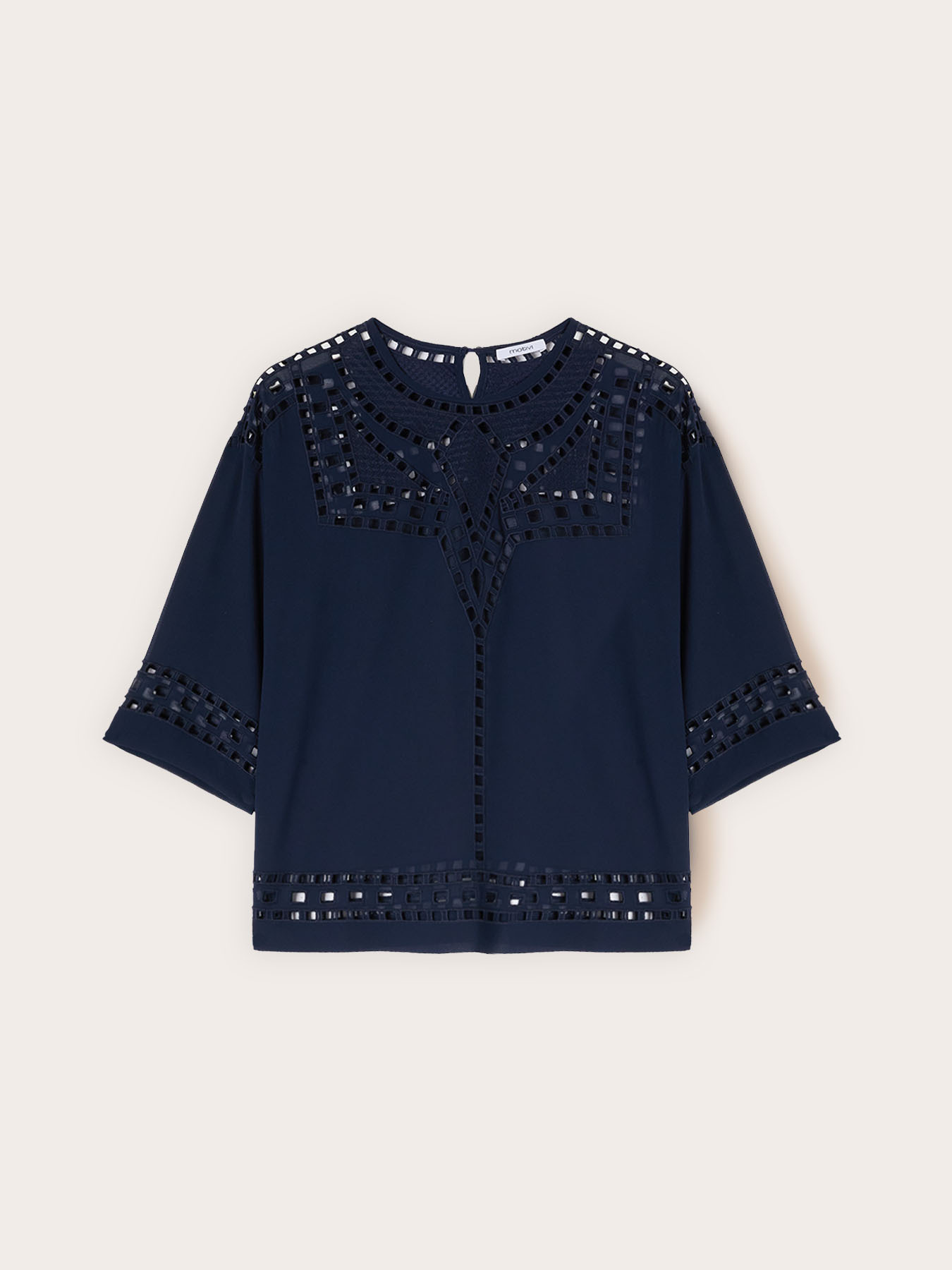Blusa in georgette con ricami ajour&eacute; image number 4