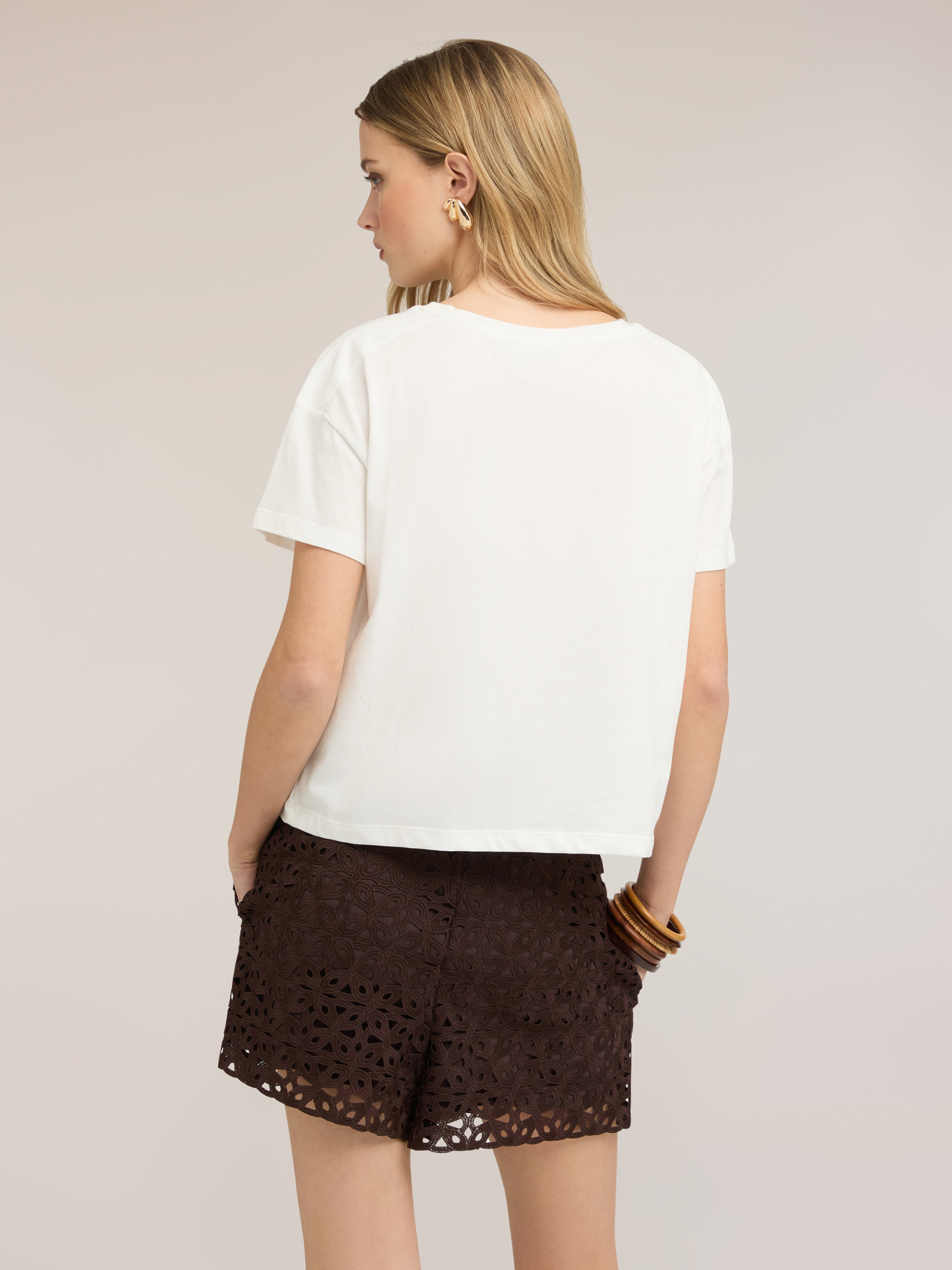T-shirt con ricamo ciliegie image number 1
