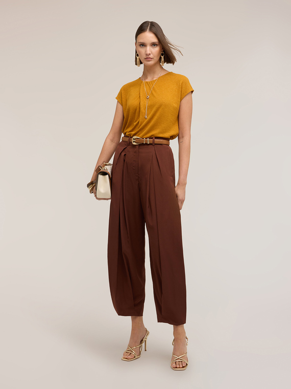 T-shirt in misto lino con drappeggio