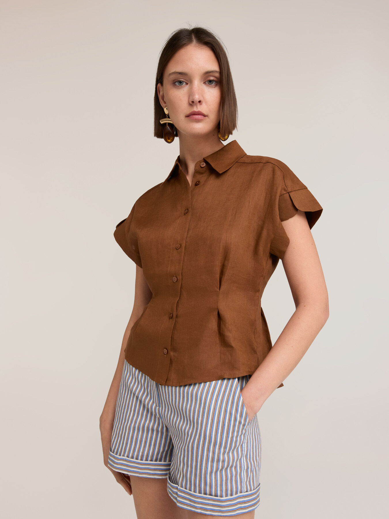 Camicia in lino con pieghe image number 2