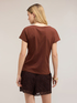 T-shirt con ricamo sulla spalla image number 1