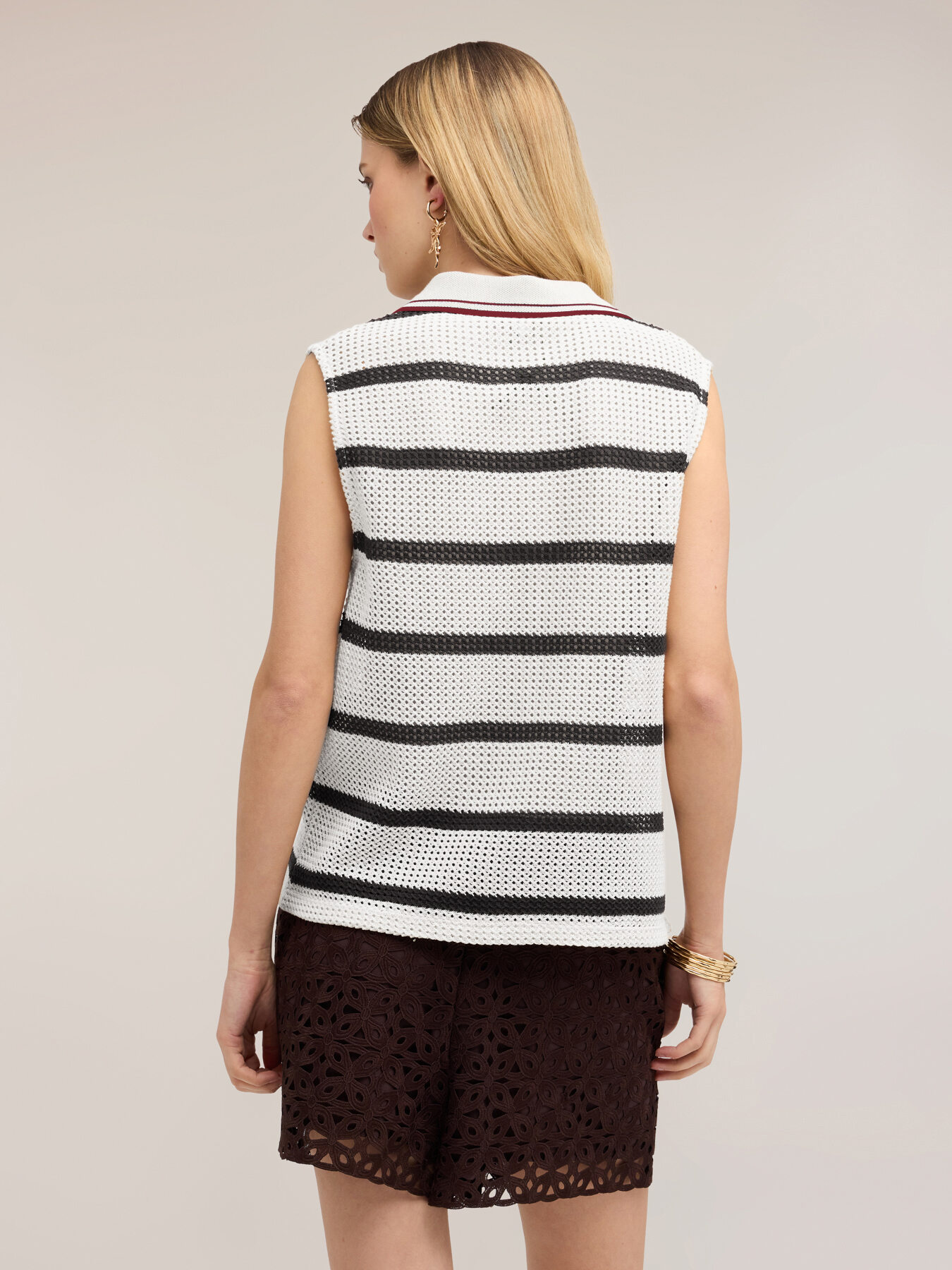 Top in maglia ajour&eacute; a righe con colletto polo image number 1