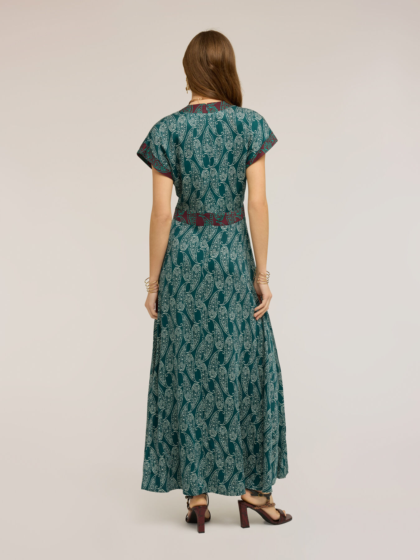 Vestito lungo in raso fantasia cashmere image number 1