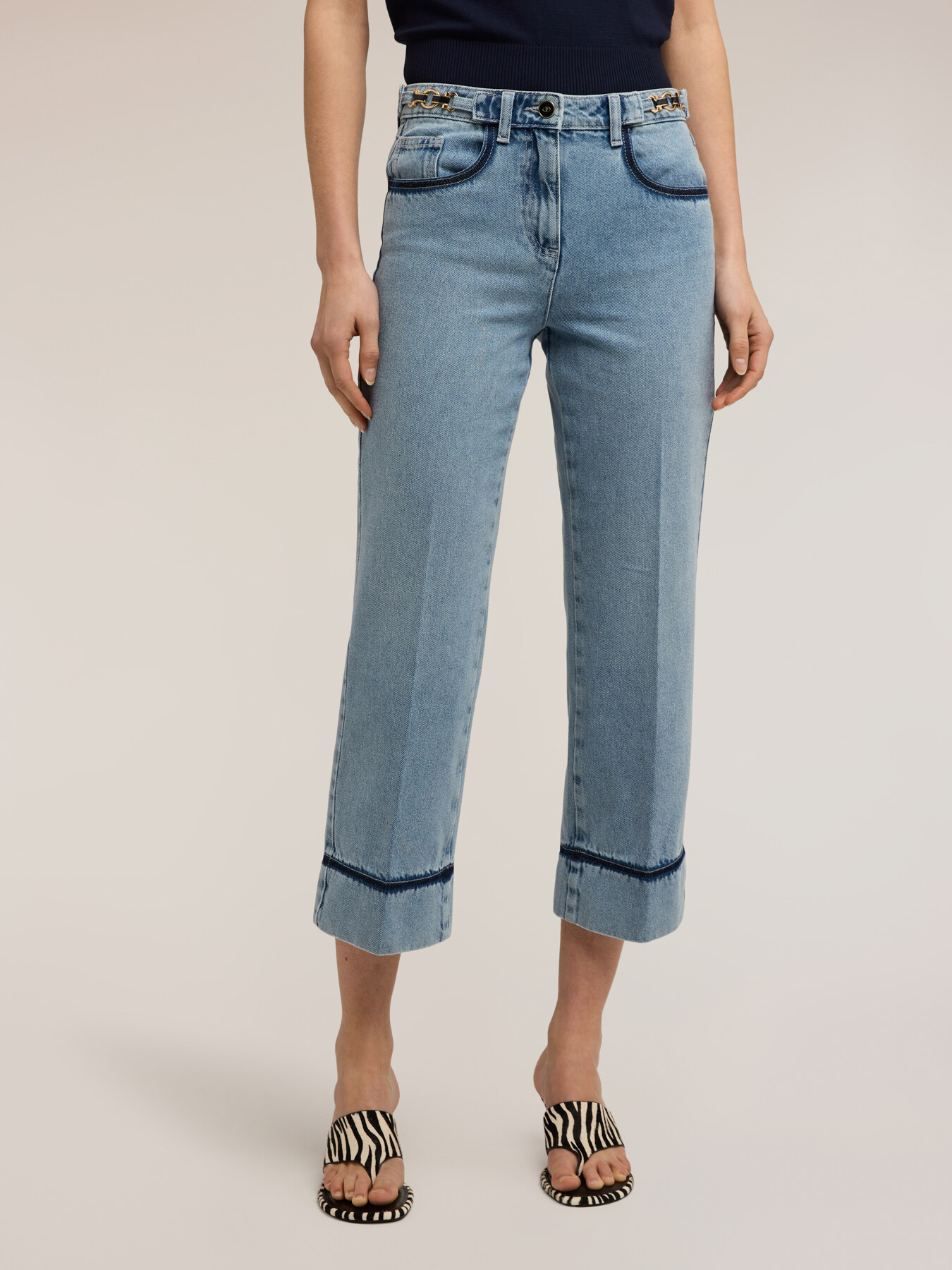 Jeans cropped wide fit con catena image number 0