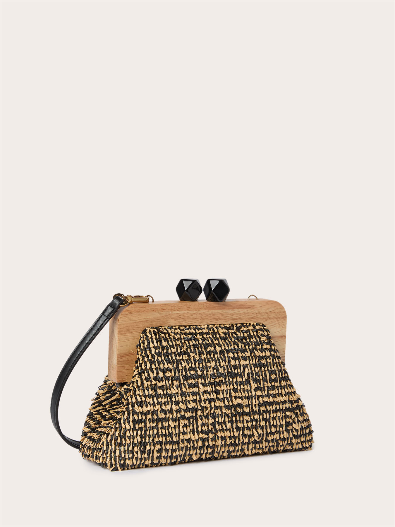 Clutch in rafia intrecciata con chiusura in legno image number 3