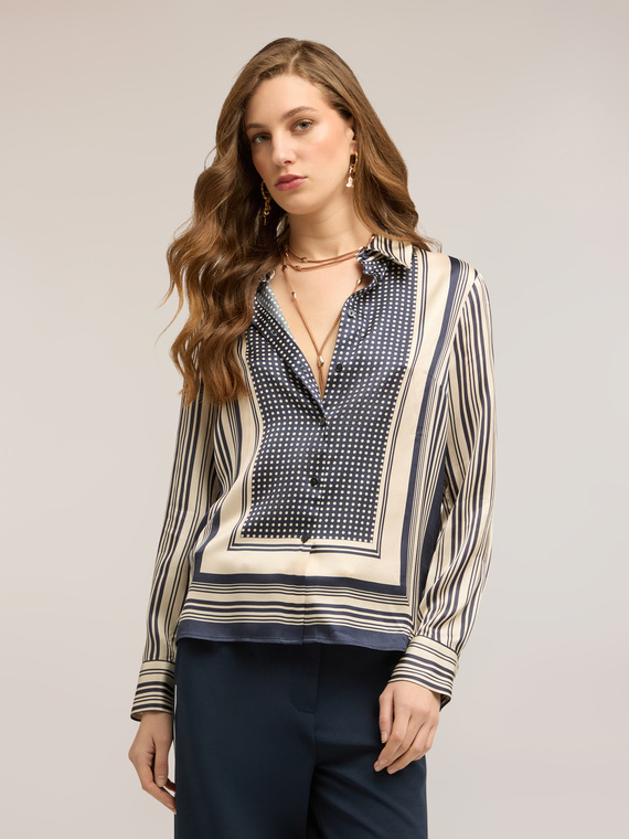 Camicia in raso fantasia foulard