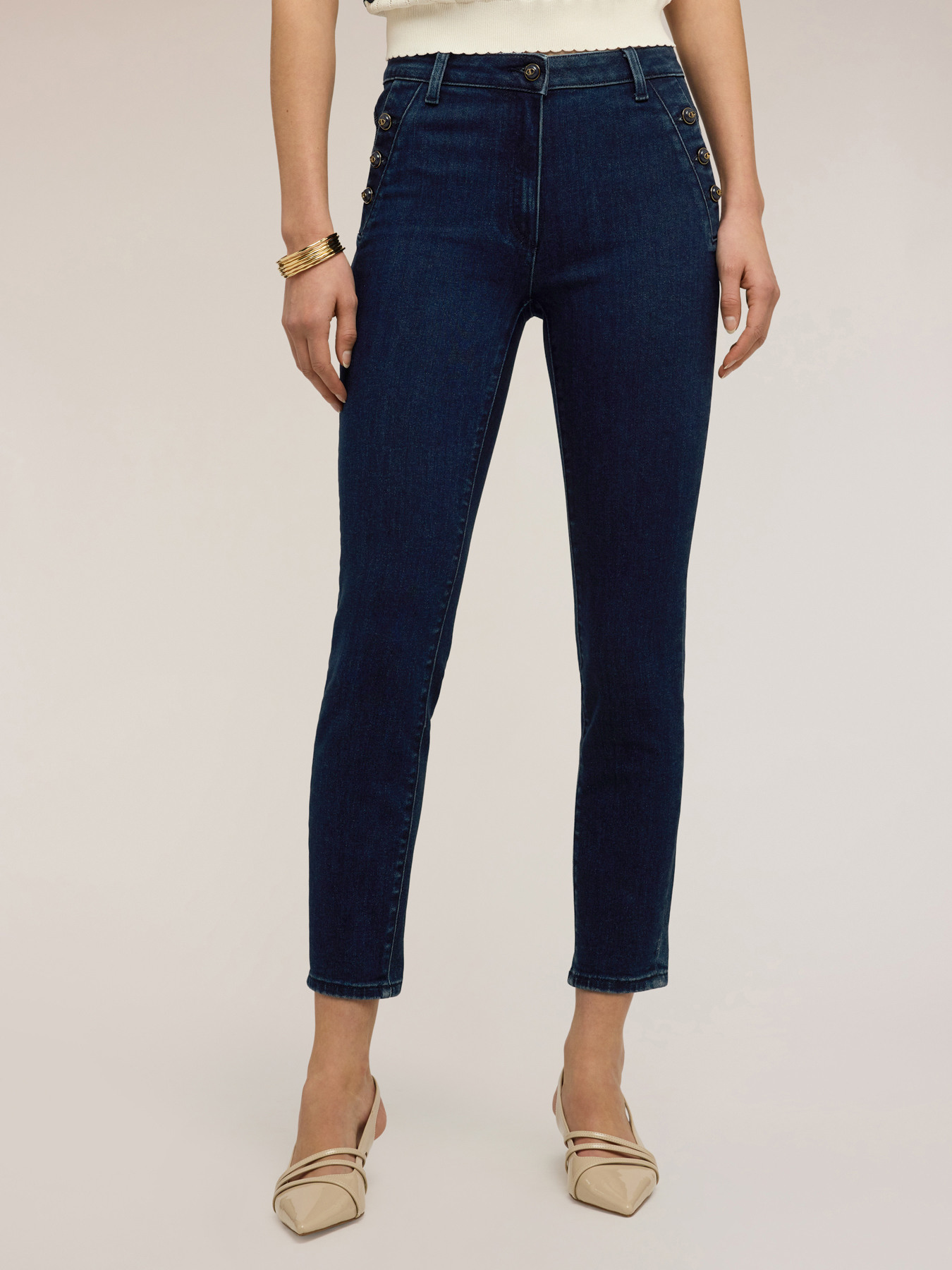 Jeans skinny con bottoni decorativi image number 2