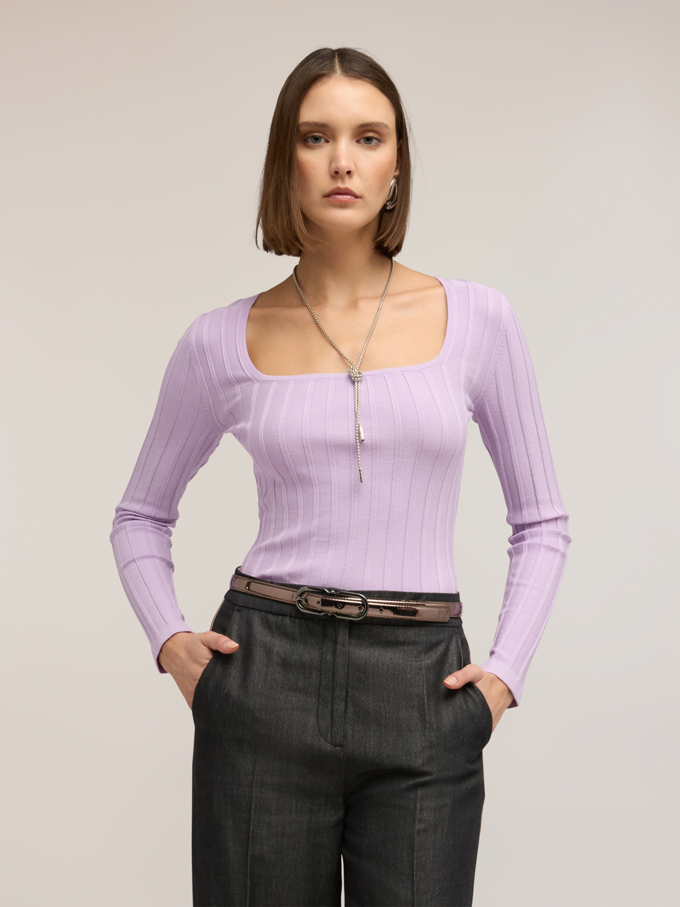 Maglia a coste con scollo quadrato image number 2