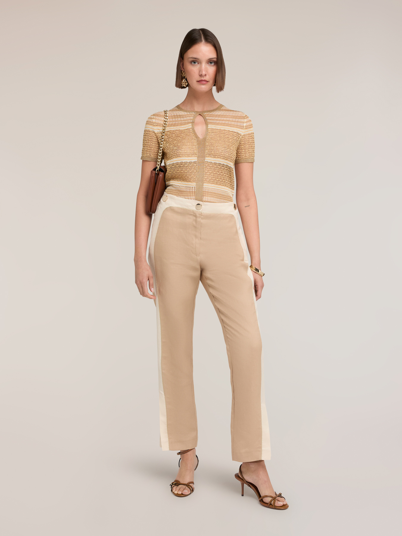 Pantaloni con piping e spacco sul fondo image number 3