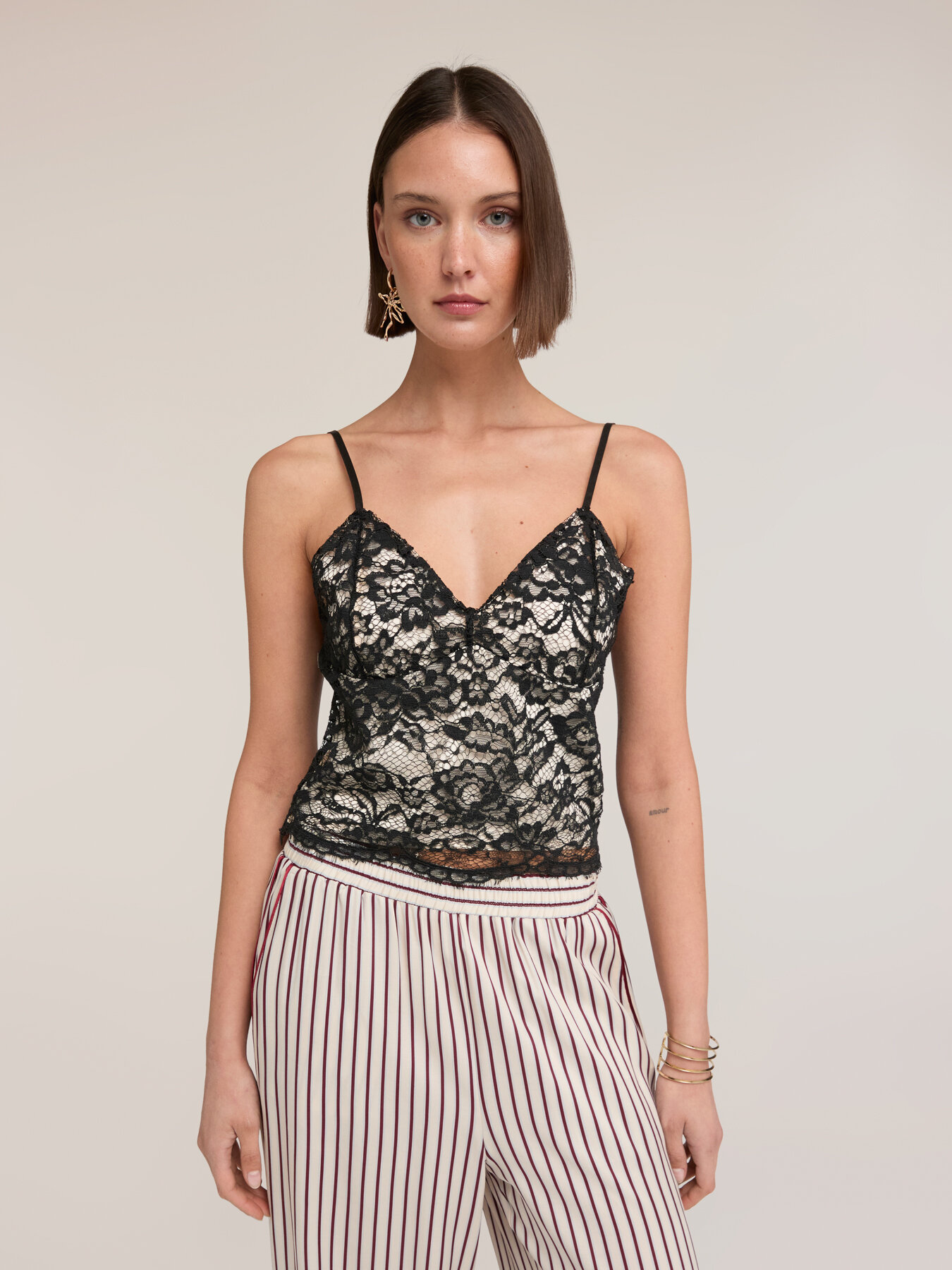 Top in pizzo con spalline sottili image number 0