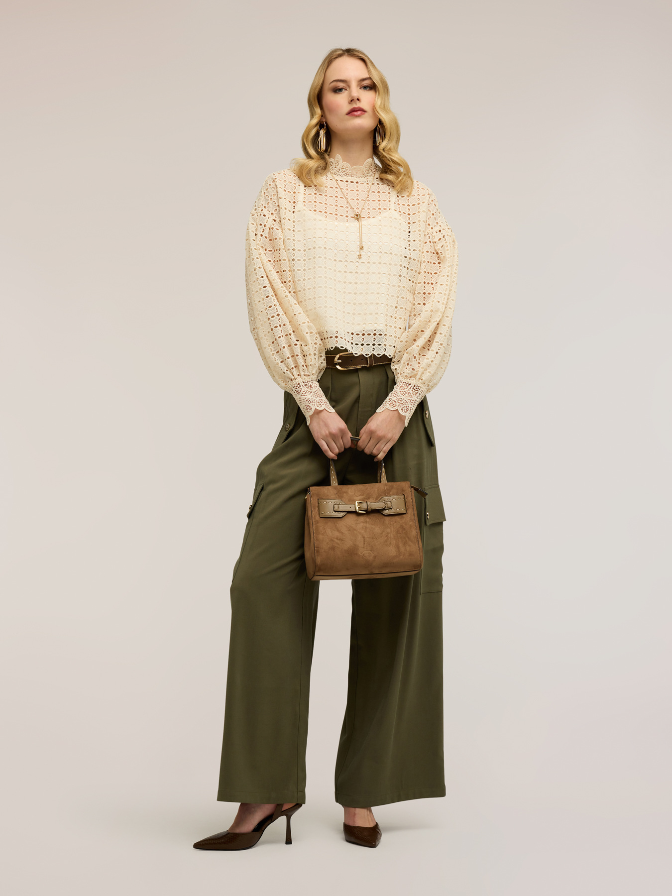 Blusa in sangallo traforato image number 3