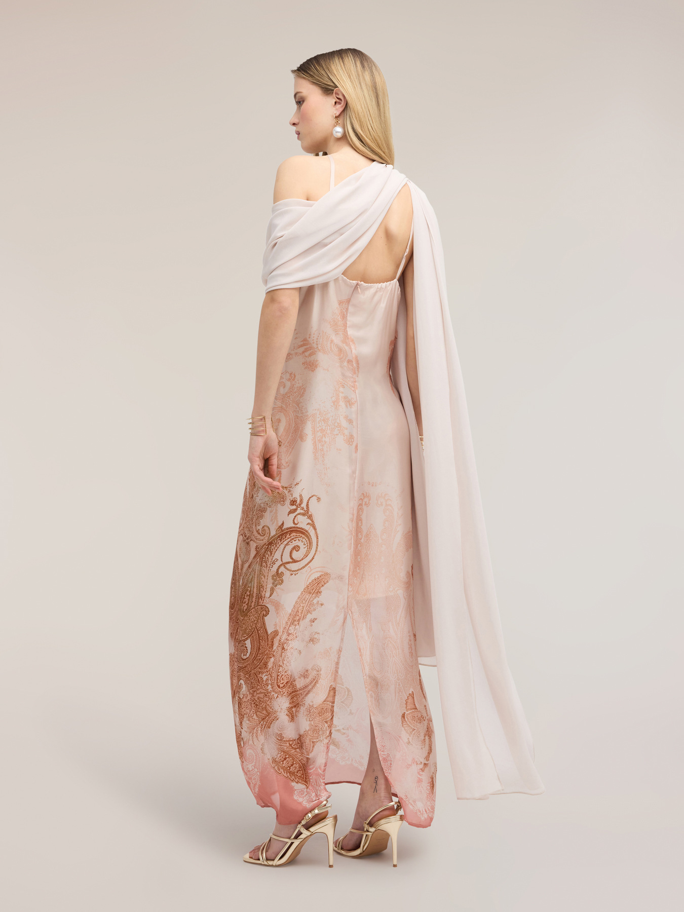 Vestito lungo in raso con stola image number 4