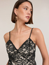 Top in pizzo con spalline sottili image number 2