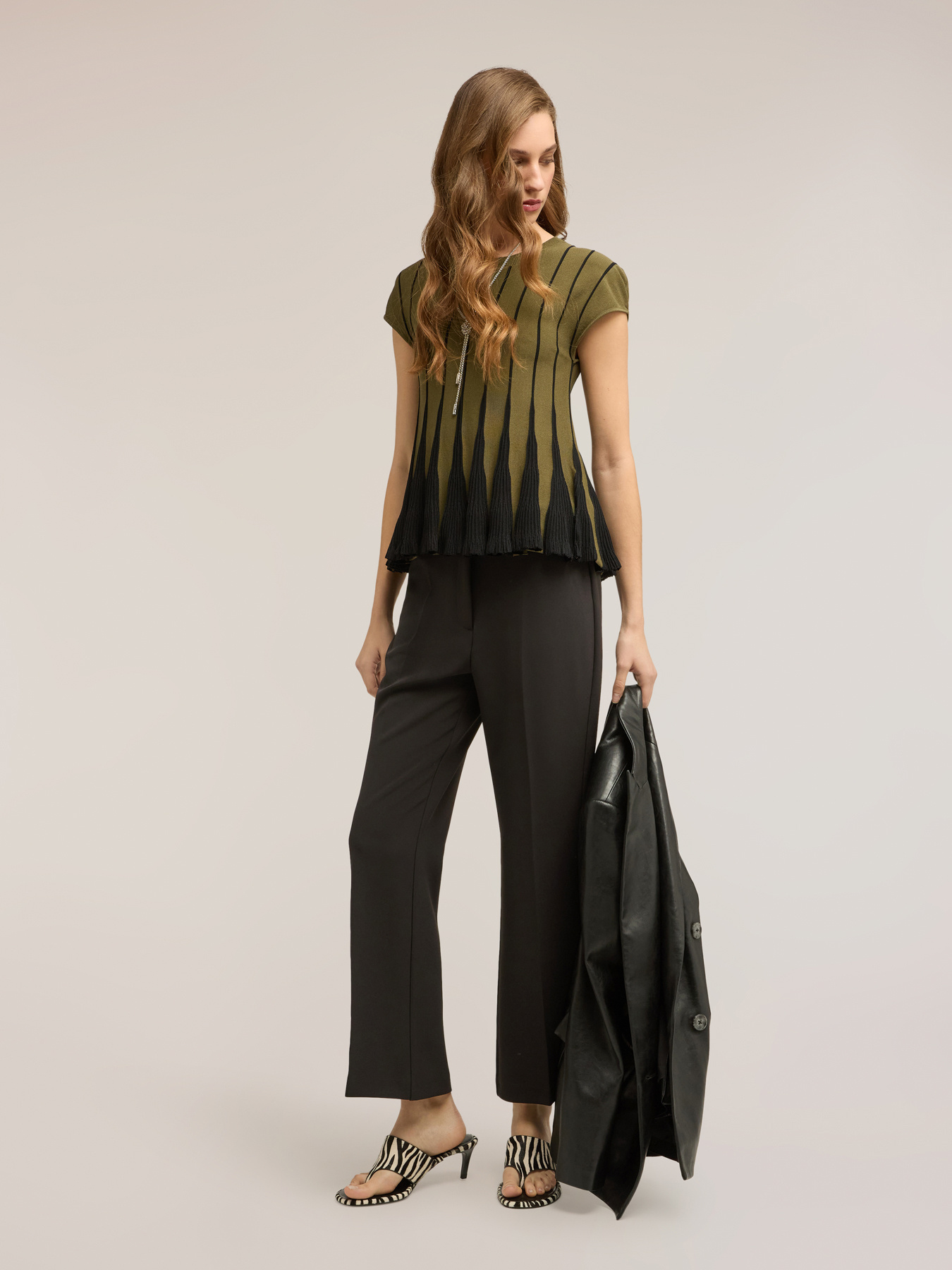 Pantaloni cropped in cady cr&ecirc;pe image number 0