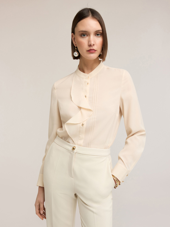 Camicia in cr&ecirc;pe de chine con volant
