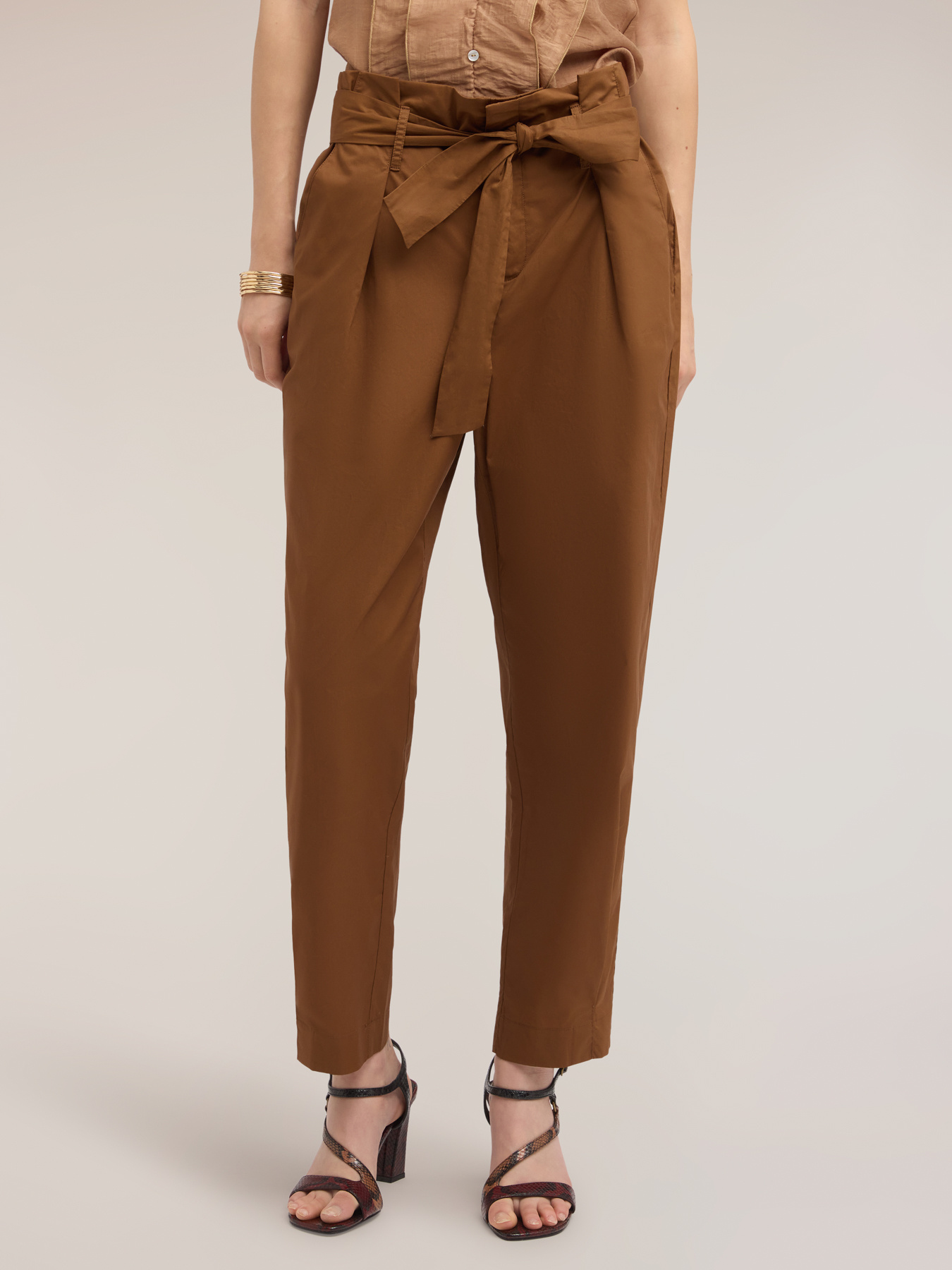Pantaloni in popeline con vita paper-bag image number 3