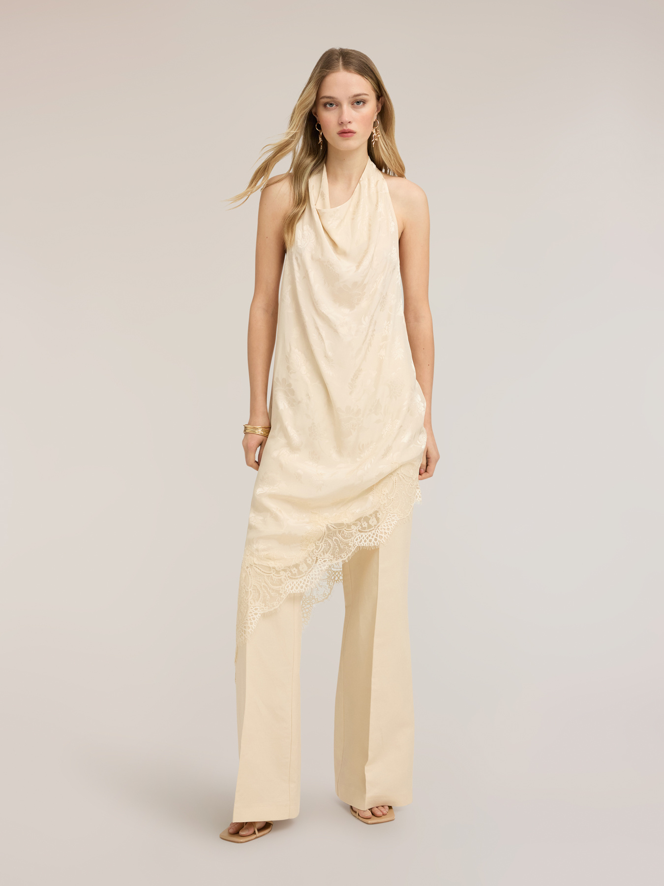 Vestito asimmetrico in raso con drappeggio image number 2