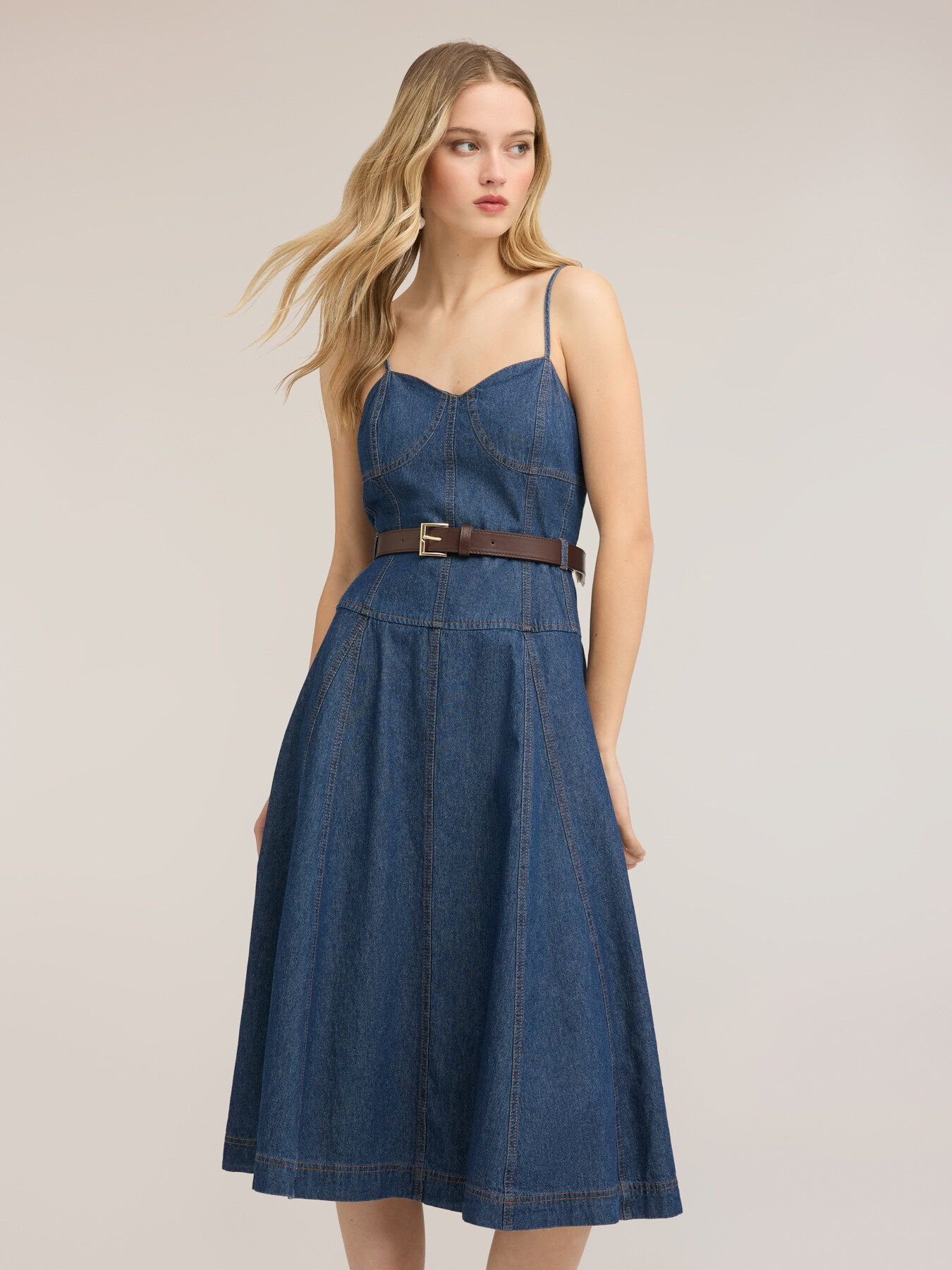 Vestito midi in denim con scollatura a cuore image number 0