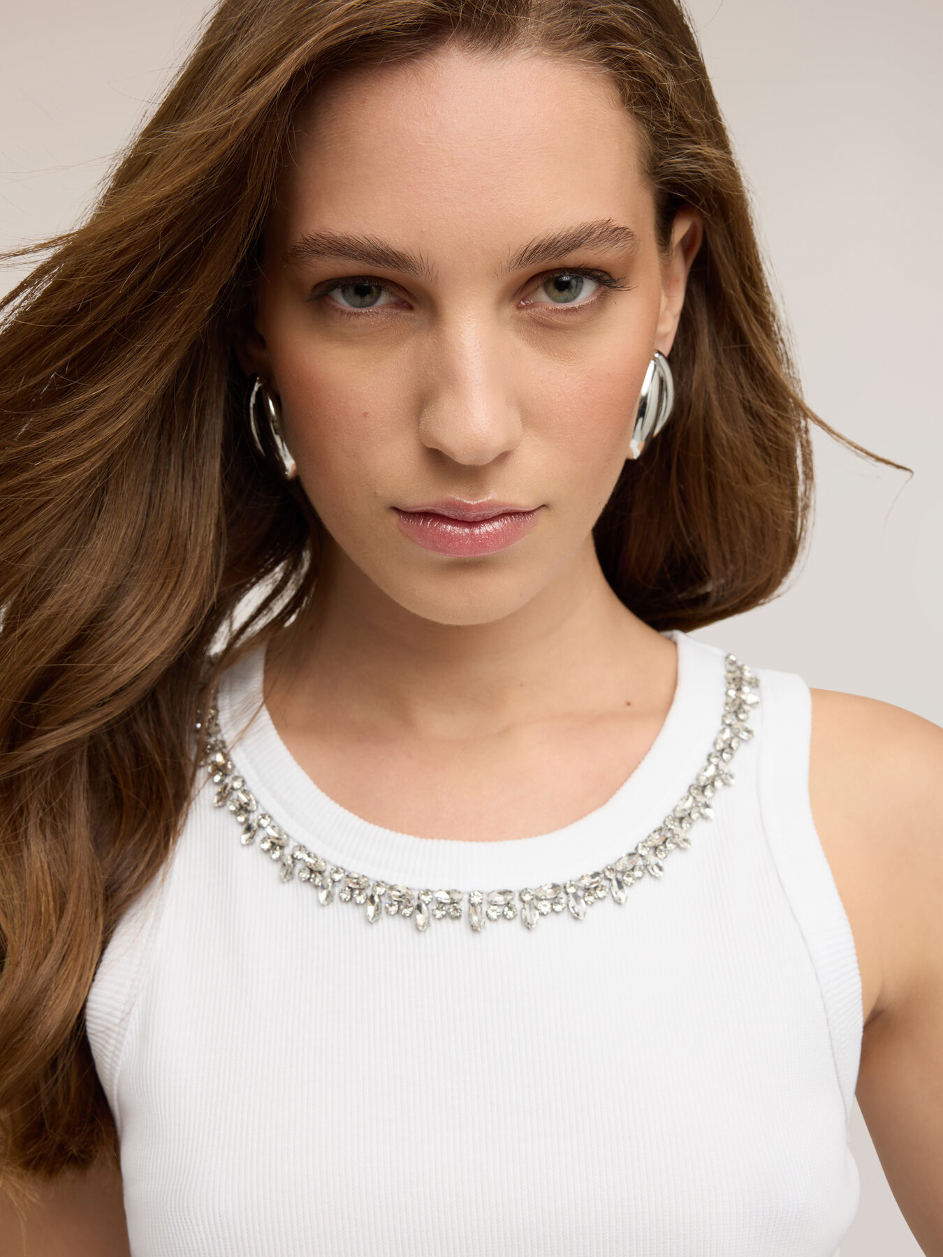 Top con strass sullo scollo image number 3