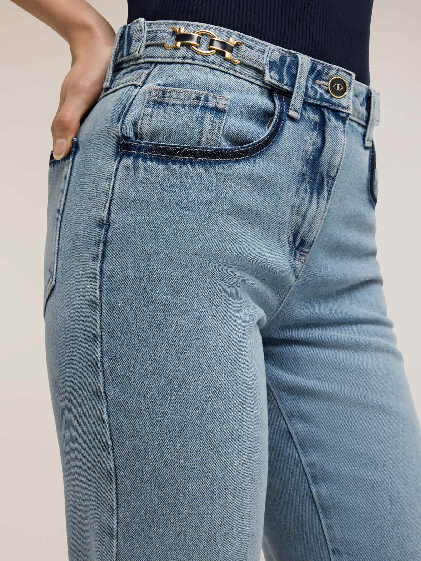 Jeans cropped wide fit con catena image number 2