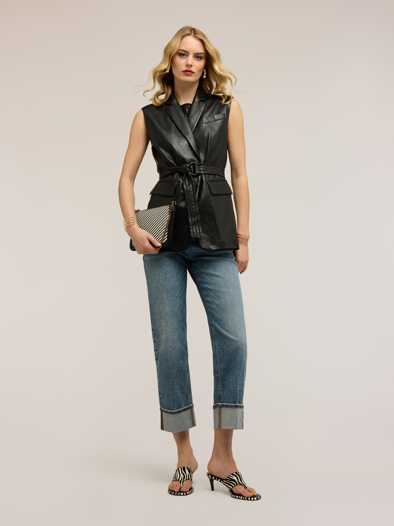Gilet con cintura e tasche image number 2