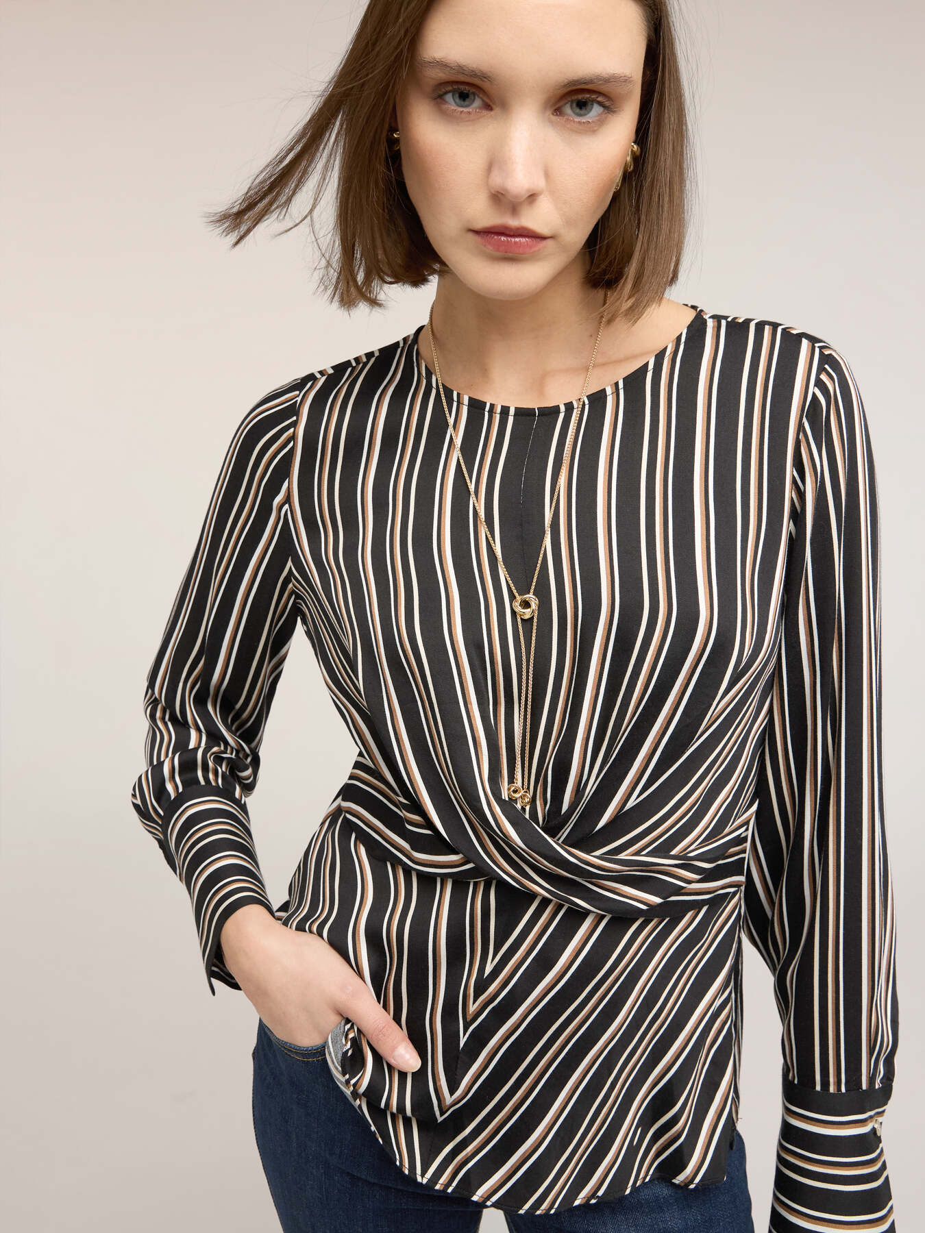 Blusa a righe con incrocio image number 3