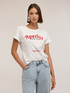 T-shirt con stampa e applicazioni di strass image number 0
