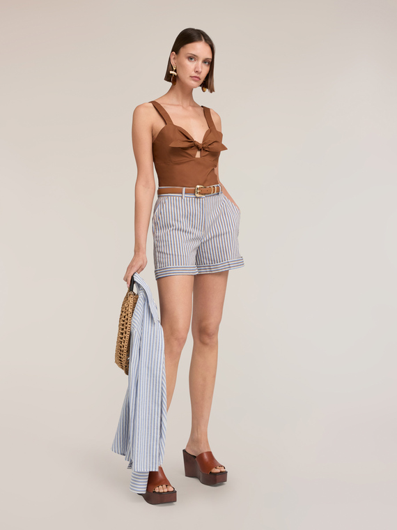 Top corto con fiocco