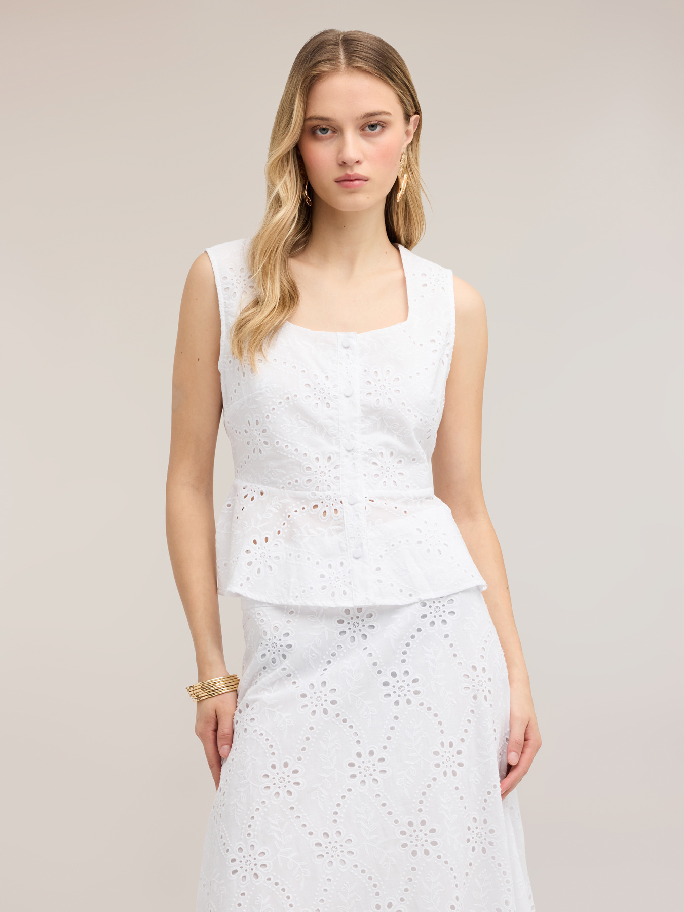Top in sangallo con peplum image number 2