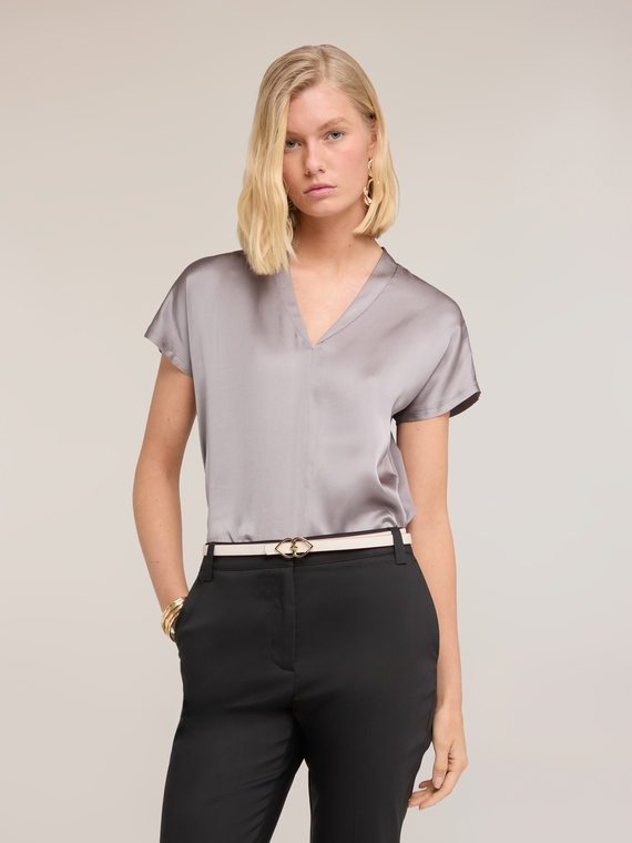 T-shirt bimaterica con scollo a V