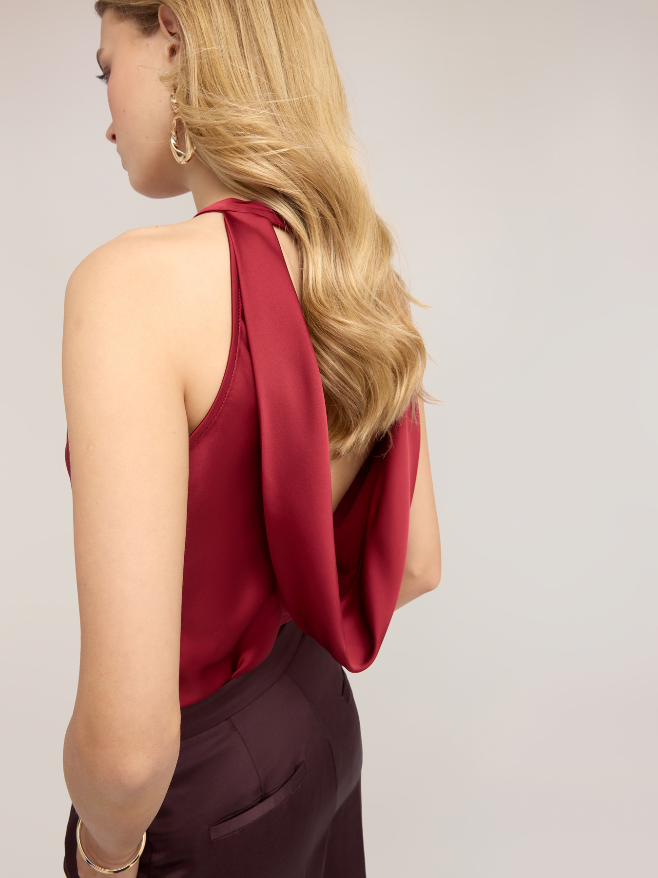 Top in raso con drappeggio posteriore image number 3