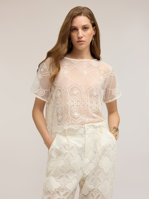 Blusa in pizzo con ricami