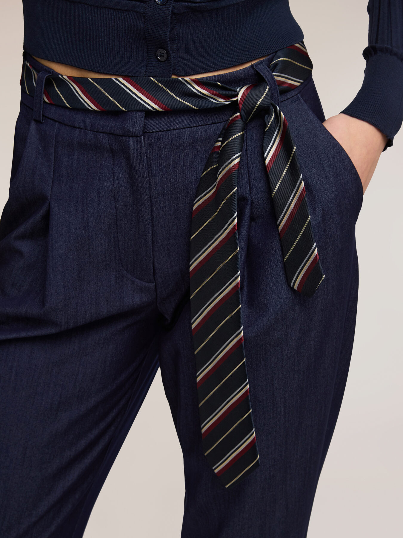 Pantaloni carota in chambray image number 2