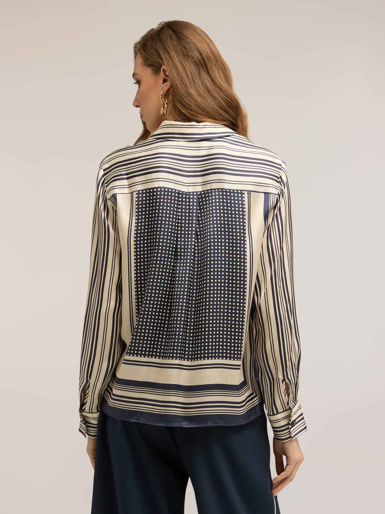 Camicia in raso fantasia foulard image number 1