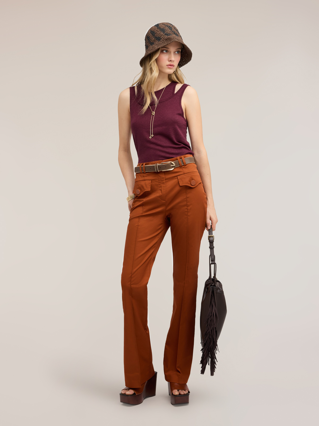 Pantaloni flare con tasche image number 0