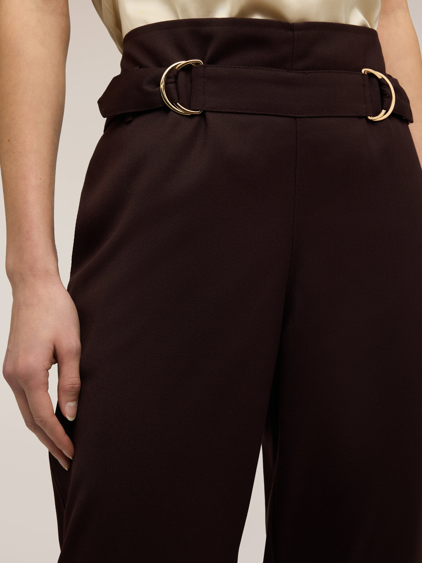Pantaloni in poliviscosa con cinturini image number 3