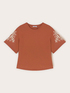 T-shirt in jersey con ricami floreali image number 4