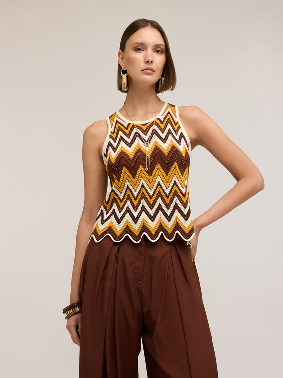 Top in maglia fantasia chevron