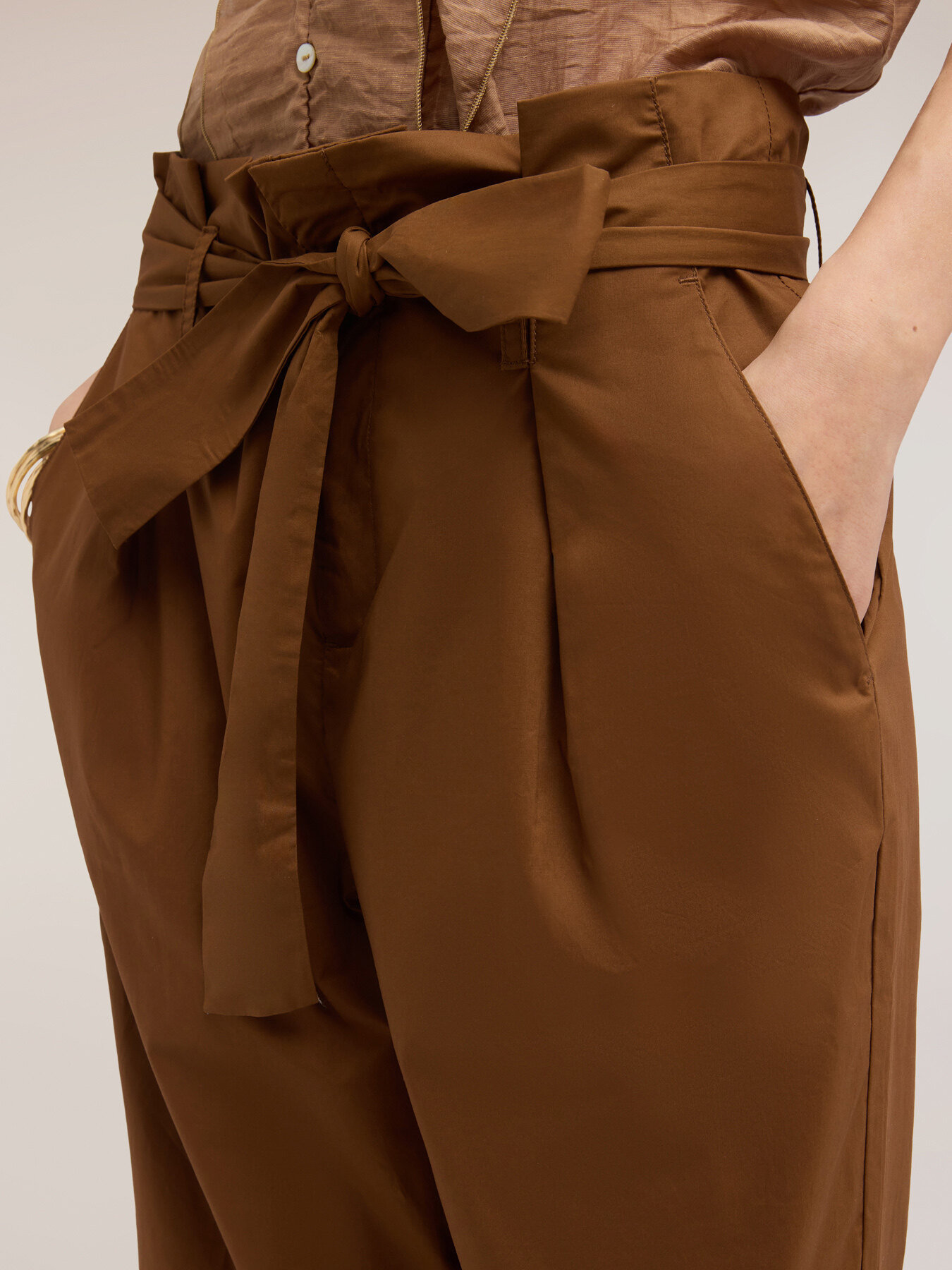 Pantaloni in popeline con vita paper-bag image number 2