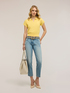 Jeans regular fit con piega stirata image number 0