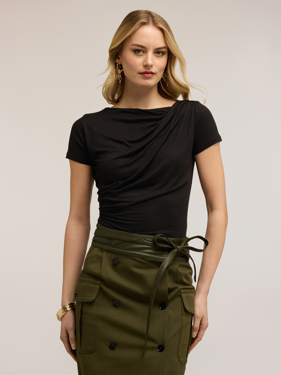 T-shirt in jersey con drappeggio