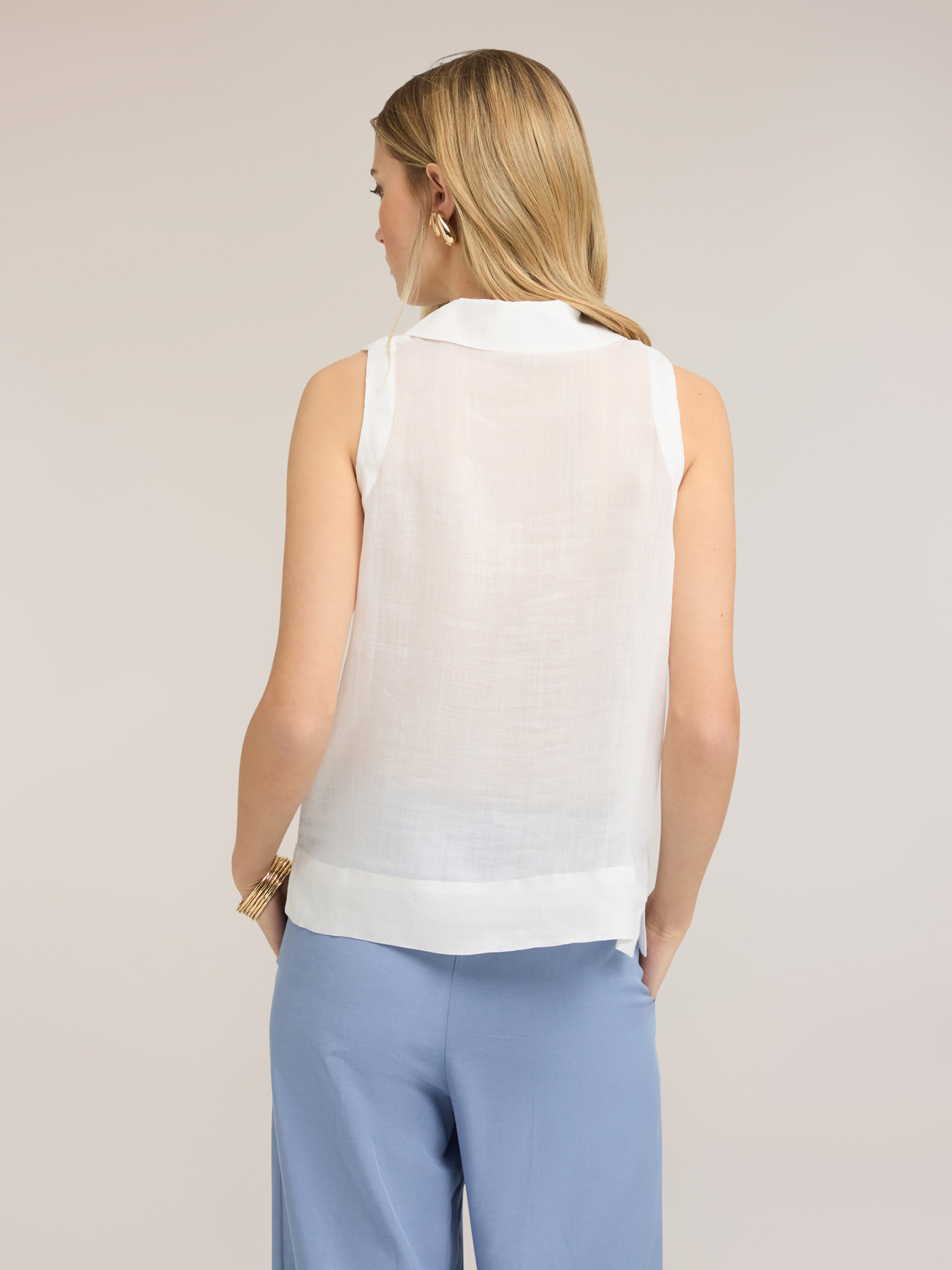 Top in ramie con scollo a V image number 1
