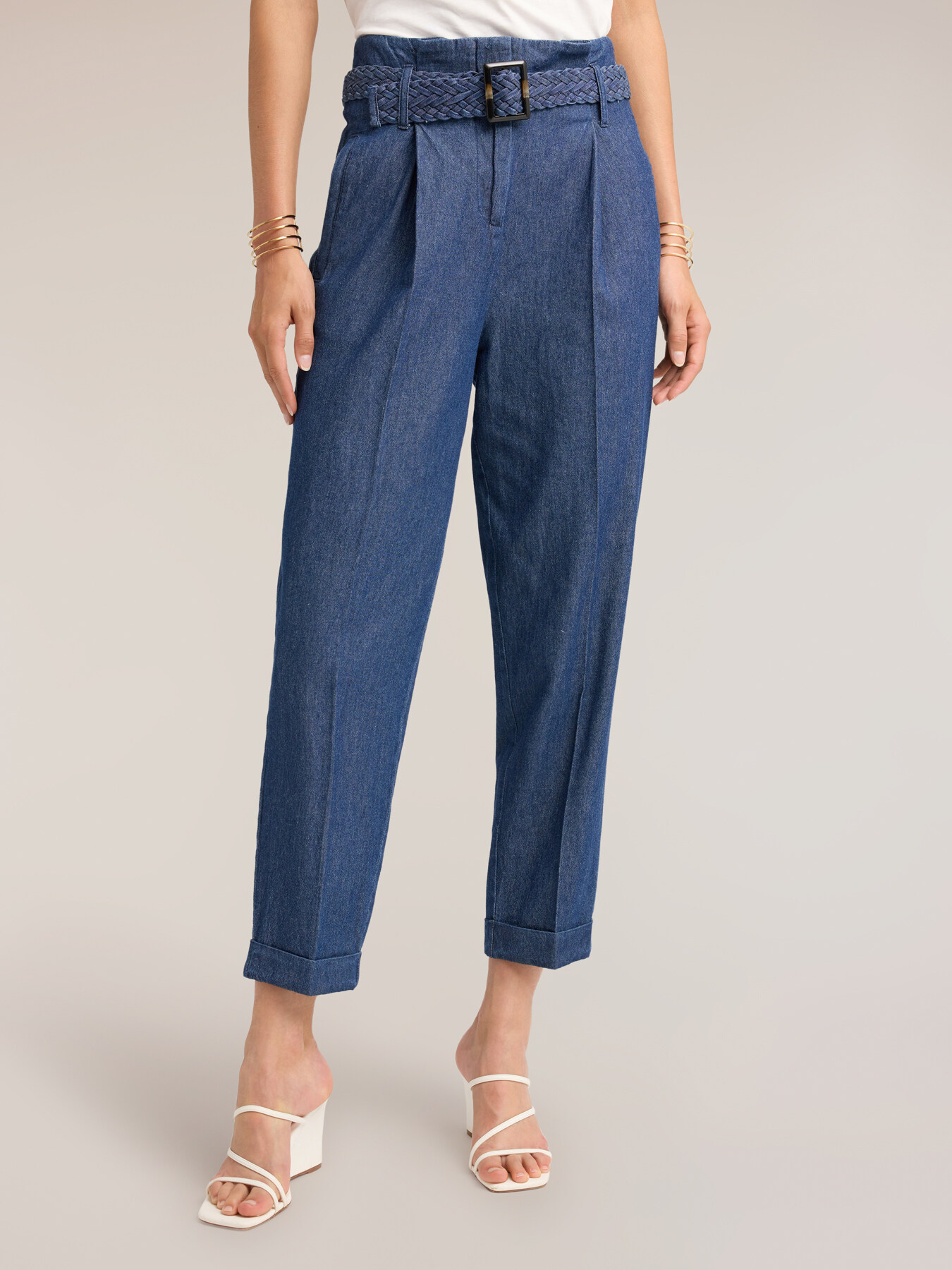 Jeans carrot con cintura intrecciata image number 2