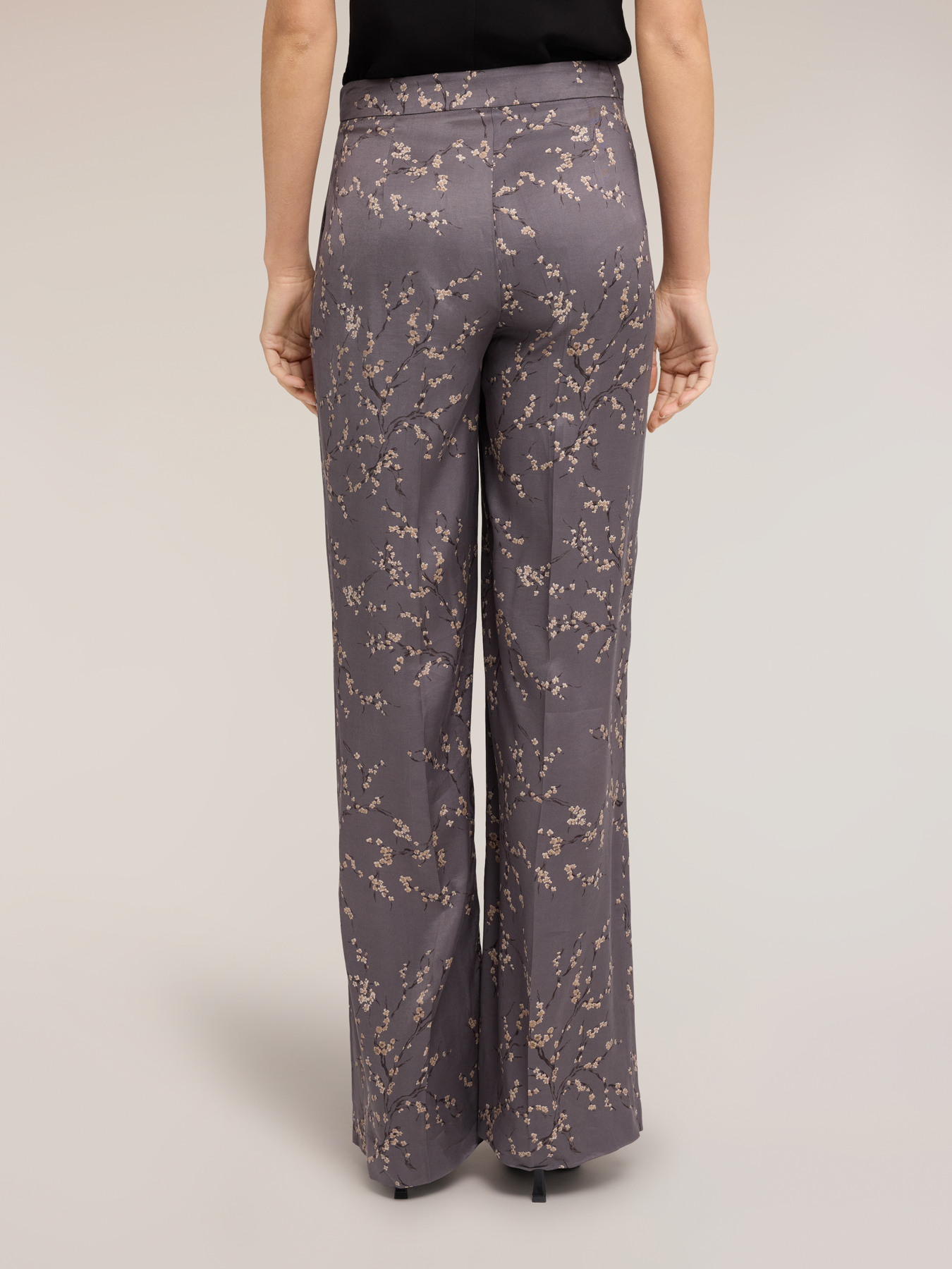 Pantaloni palazzo in twill di viscosa con stampa a fiori image number 1