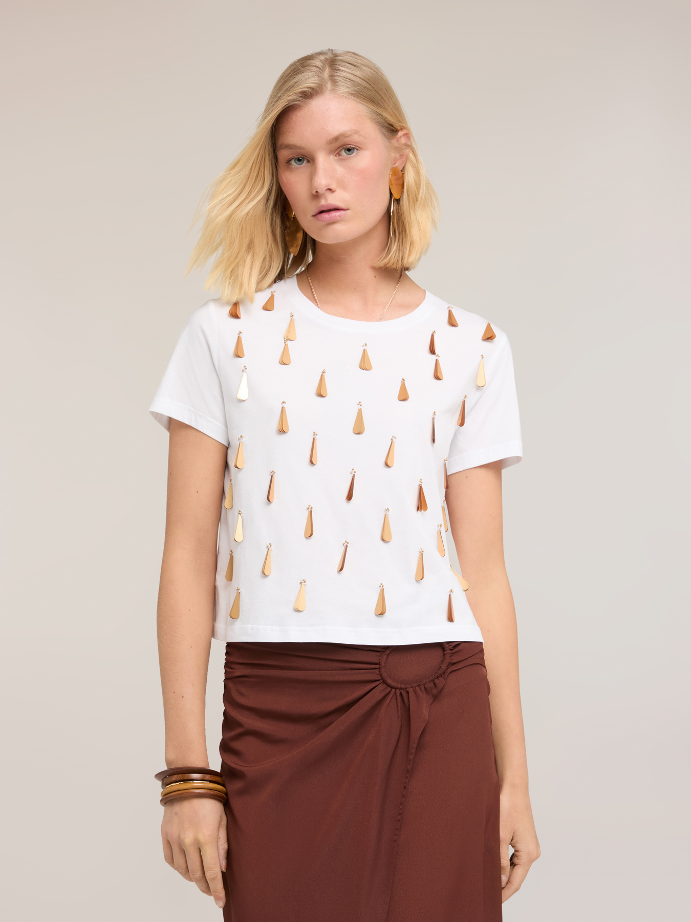 T-shirt con ricamo di paillettes image number 0