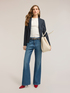 Jeans flare con tasche image number 0