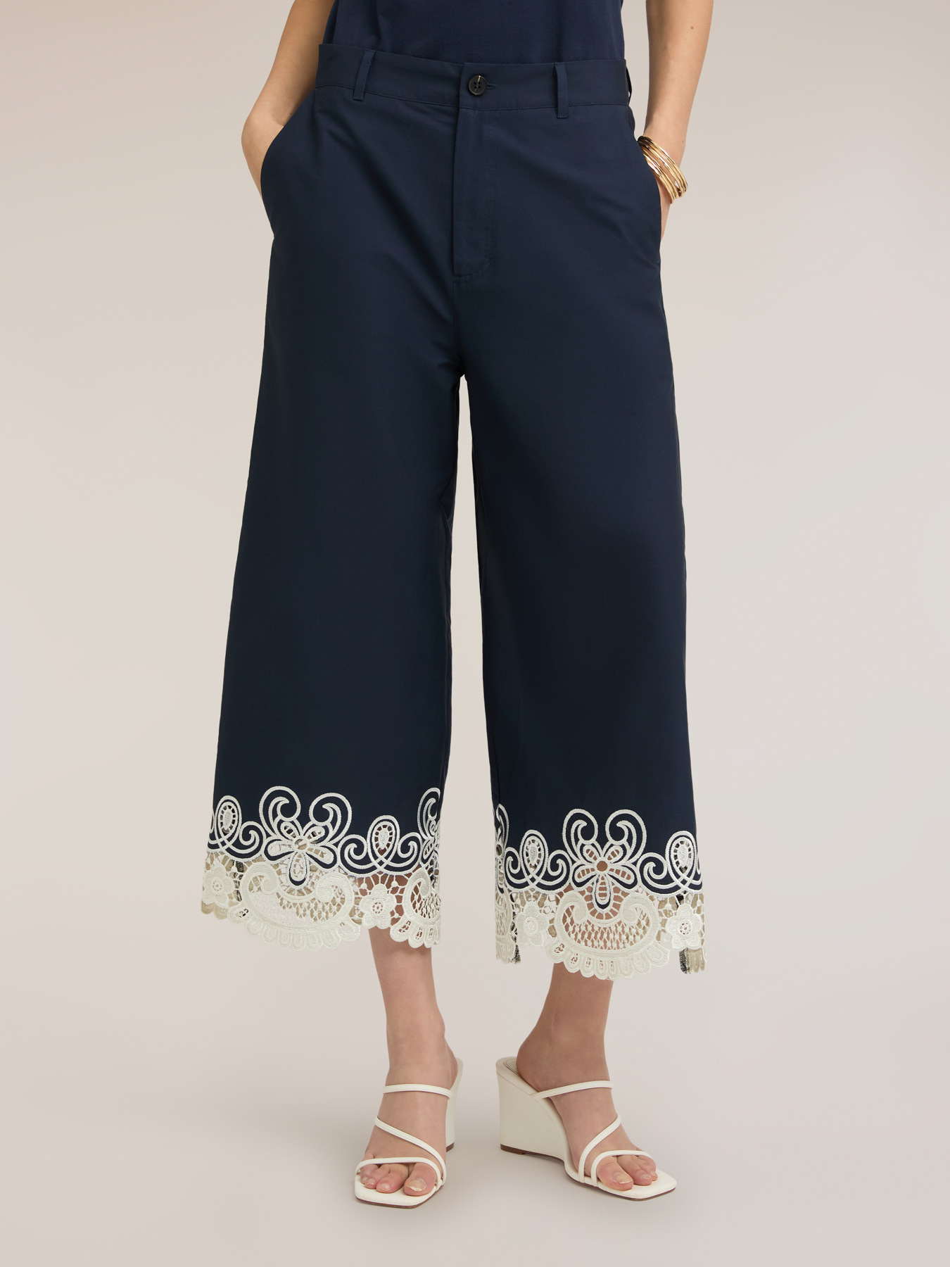 Pantaloni cropped in popeline con pizzo image number 0